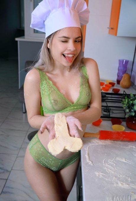 Sweet Teen With An Ass To Die For Monika Jelolt Gets Naked While Baking Pizza