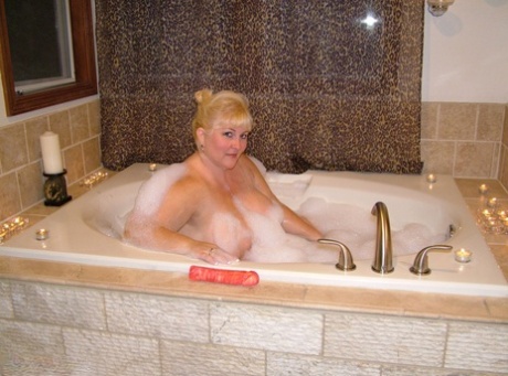 The naked stripty uses BBW Taffy Spanx for breast stimulation and is often seen in bathing.