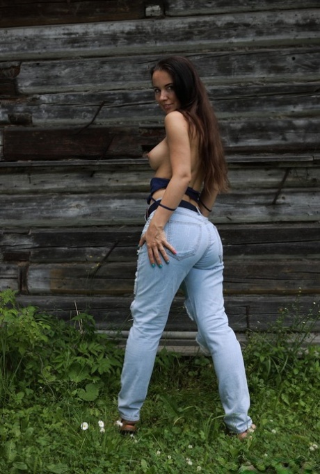 18-year-old Annette Nicole V Gets Totally Naked In Front Of A Rustic Building