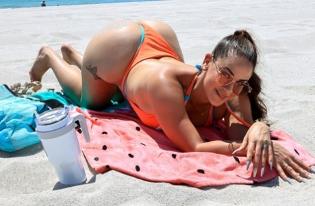 Latina MILF Miss Raquel Shows Her Juicy Ass Before Interracial Fucking
