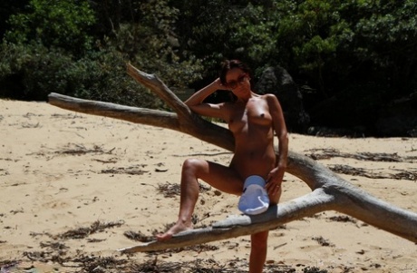 Sexy MILF Roxeanne Models In The Nude At A Nudist Beach