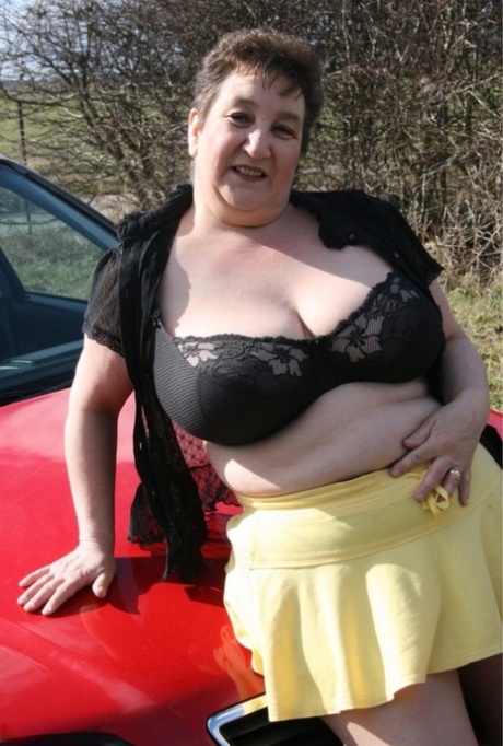 Older UK Fatty Kinky Carol Takes Off Her Blouse While Wearing A Skirt And Hose