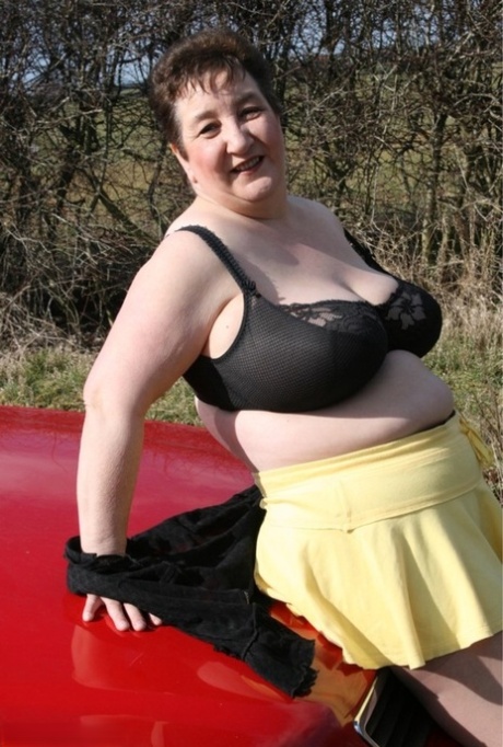 Older UK Fatty Kinky Carol Takes Off Her Blouse While Wearing A Skirt And Hose