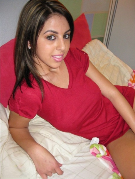 Pretty Teen Heavenly Smut Takes Self Shots On A Bed In A Teasing Manner 79618507