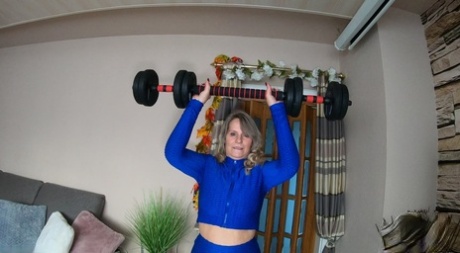Middle-aged Blonde Sweet Susi Gets Naked While Pumping Iron At Home