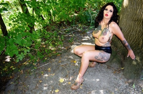 Big TitsBrunettes With A Printed Design, Cute Shape, European Fit and Loafer, Extreme Penetration, High Strength.
