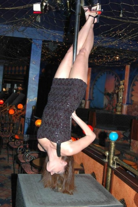 Solo Girl Sabrina Le Voge Puts On A Pole Dance Show At A Club After Hours 57781448