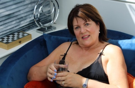 Fat lady Cassandra Uk models in lingerie and sucks a tiny dick too