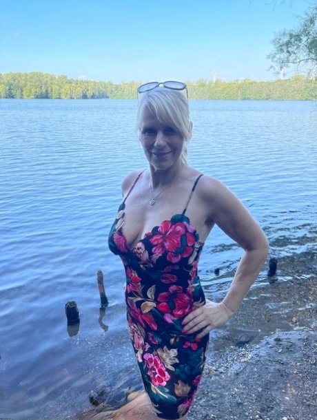 At the lakeside adventures, sweet Susi expose herself as a blonde lady.