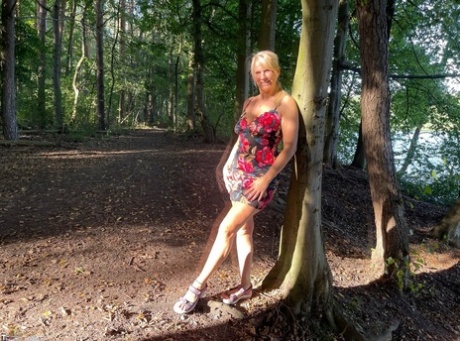 During her adventures along the lake, sweet Susi exposes herself as a blonde lady.