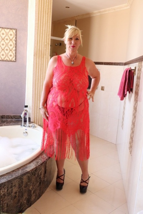 Mature Blonde Fatty Melody Takes Off Her High-heeled Shoes In A Bathroom