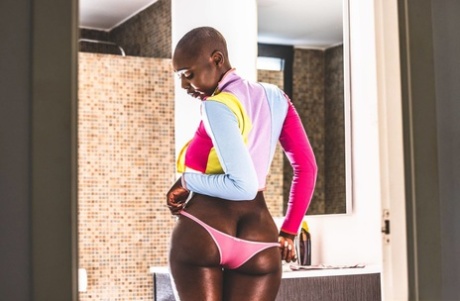 Ebony Teen Zaawaadi Sports A Bald Head While Masturbating With A Pink Vibrator