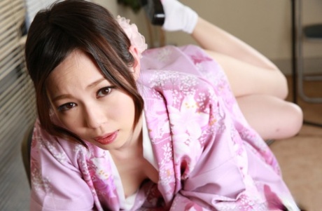 Beautiful Japanese Secretary Misaki Yoshimura Shows Her Tits And Pussy At Work