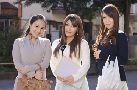 Kiyoha Himekawa & Touko Manaka & Reika Sawamura Pose In Their Clothing