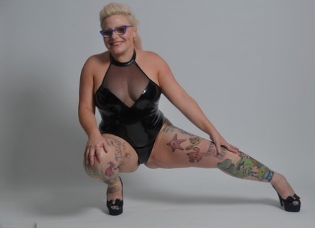 Thick Blonde With Tattoos Mollie Foxxx Changes Her Outfits During SFW Action