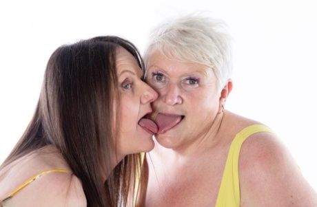 Older Lady Reckless Temptation Tongue Kisses A Granny Lesbian