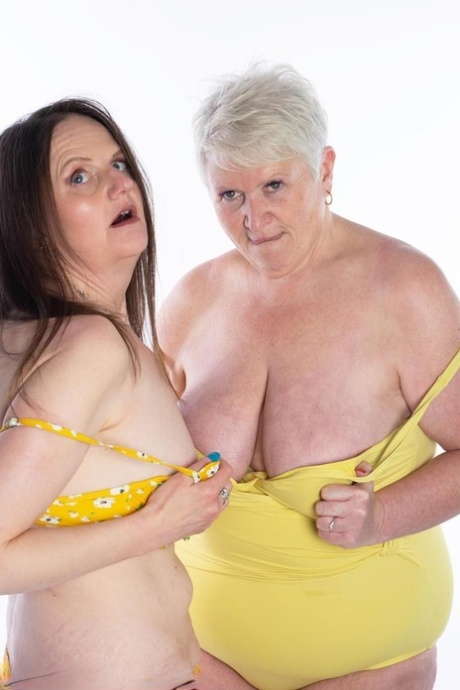 Older Lady Reckless Temptation Tongue Kisses A Granny Lesbian