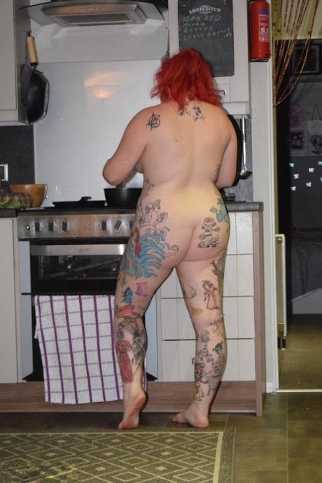 Tattooed British Lady Mollie Foxxx Does Her Housework In The Nude