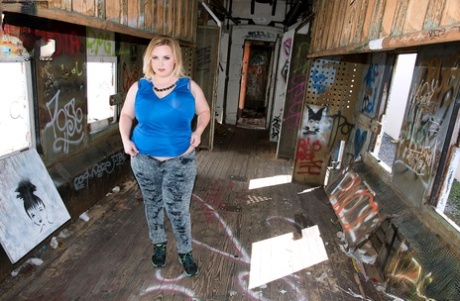 BBW and The Cure star Nikky Wilder display their large buttocks while inside a boxcar.