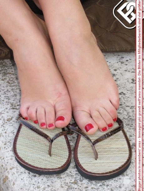 Painted Toes Porn - Painted Toes Porn Pics & Naked Photos - PornPics.com
