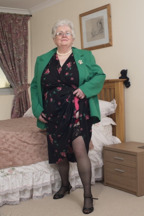 Even now, granny is more active than ever and enjoys playing with her fatty pussy on the bed.