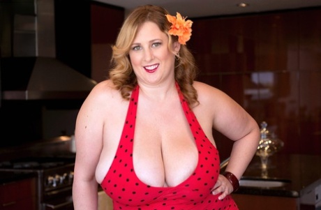 Middle-aged Fatty Amiee Roberts Unleashes Her Giant Tits In Her Kitchen