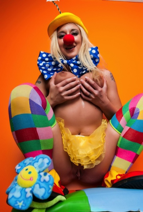Cute Clown Girl Porn - Clown Porn Pics & Naked Photos - PornPics.com