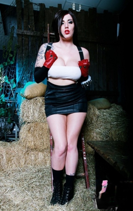 British Beauty Yuffie Yulan Toys Her Pussy Up Against Hay Bales In A Barn