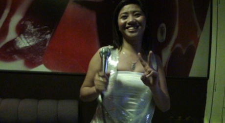 A Filipina girl named Joy sings in a local karaoke bar before engaging in sexual activities with a tourist.