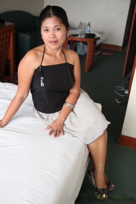 Asian Ladies Che And Charm Pose In Motel For A Sex Tourist