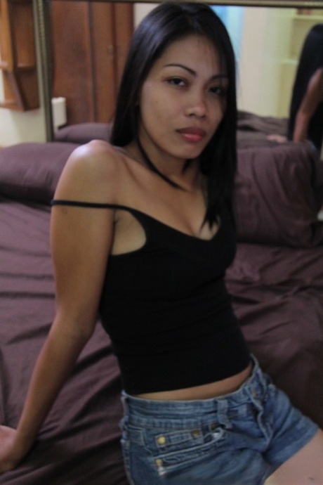 For a sex tourist, Analyn is a Filipina prostitute who seizes the opportunity to strip naked on a motel bed.