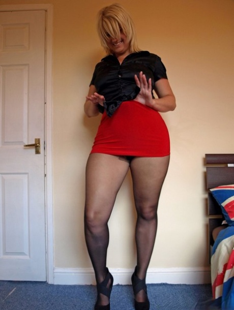 Big aroused Daniella English is sporting hot black pantyhose and flaunting her large ass.