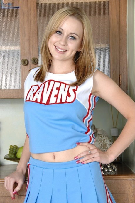 Amateur Solo Girl Mae Lynn Releases Her Girl Parts From Cheerleader Outfit