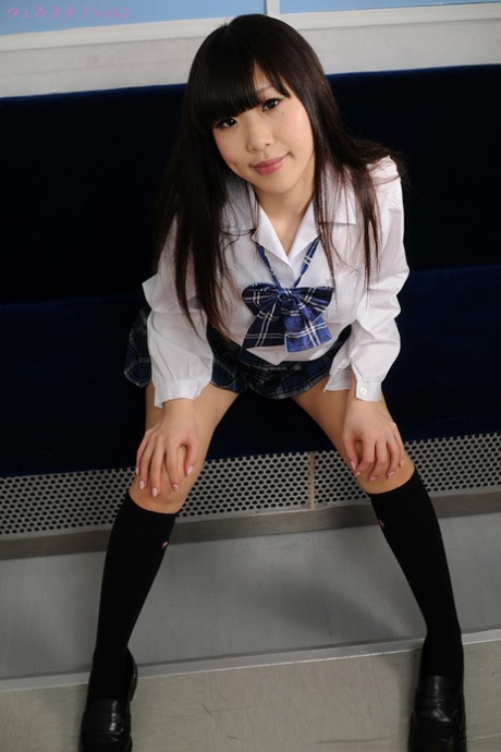 Japanese Schoolgirl Saaya Sakura Spits Cum Into Hands After A CFNM Blowjob