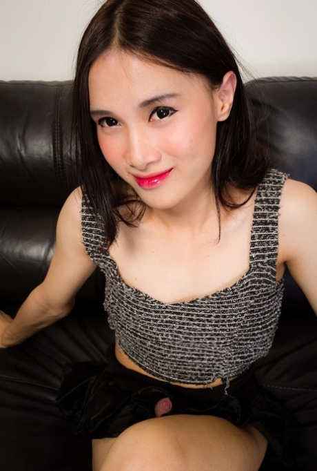 Ladyboy XXX presentando Fotos Porno de Pooh XXX