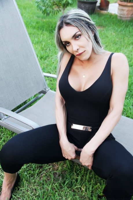 Nelly Ochoa Flashing Big Titties Outdoors