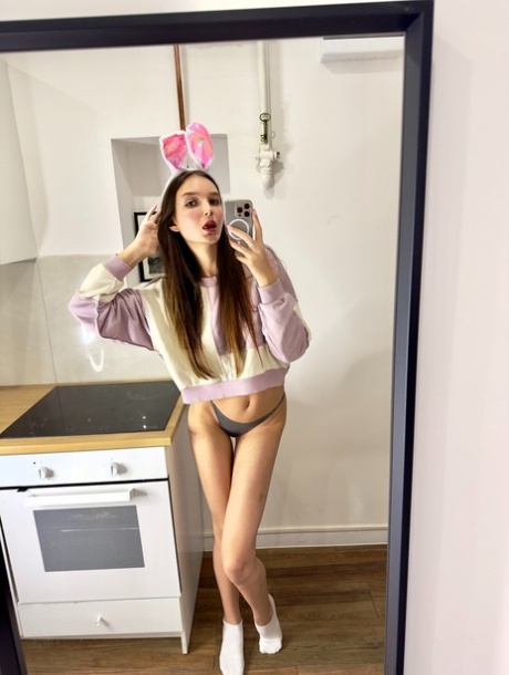 OnlyFans Teen Koketo4ka Takes Selfies Of Her Hot Booty In The Mirror