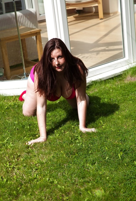 Elaborate young woman exposing her flabby body and showing off hairy bump.