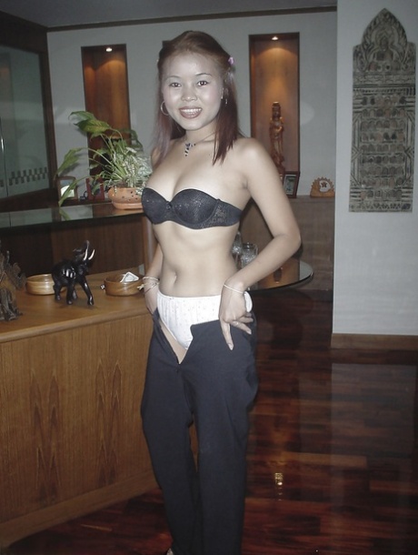Slender Asian Babe Haun Is Spreading Her Lovely Piss Flaps And Smiles