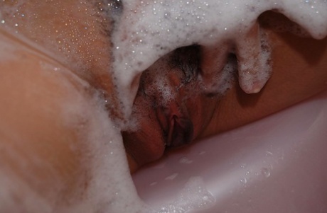 Squirting in a bath, Hikaru Nakatani, the hot Asian girl, is clutching her fingers.