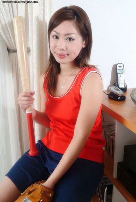 Brunette Asian teen Yumi teases her amateur pussy with a bat