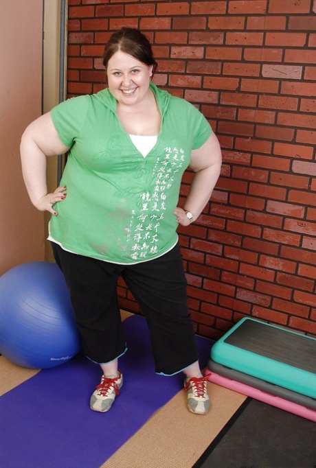 Jellibean, a fat lady after yoga, is seen taking off her dress right after the activity.