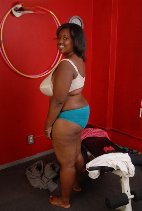 Fatty Ebony Elite Is Undressing Right After Hardcore Workout!