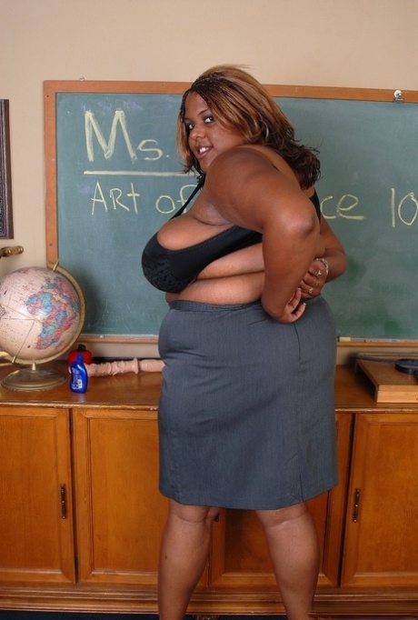 Mature Ebony Teacher SSBBW Winxx Is Undressing In The Classroom