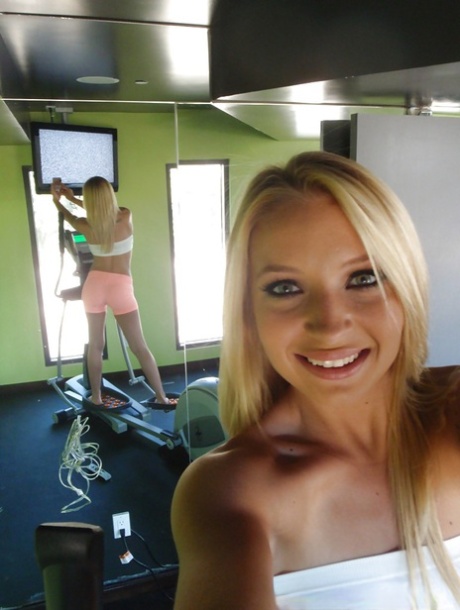 Hot blonde teenager Alyssa taking sexy non nude self shots at home