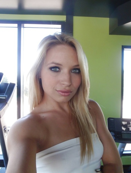 Hot blonde teenager Alyssa taking sexy non nude self shots at home