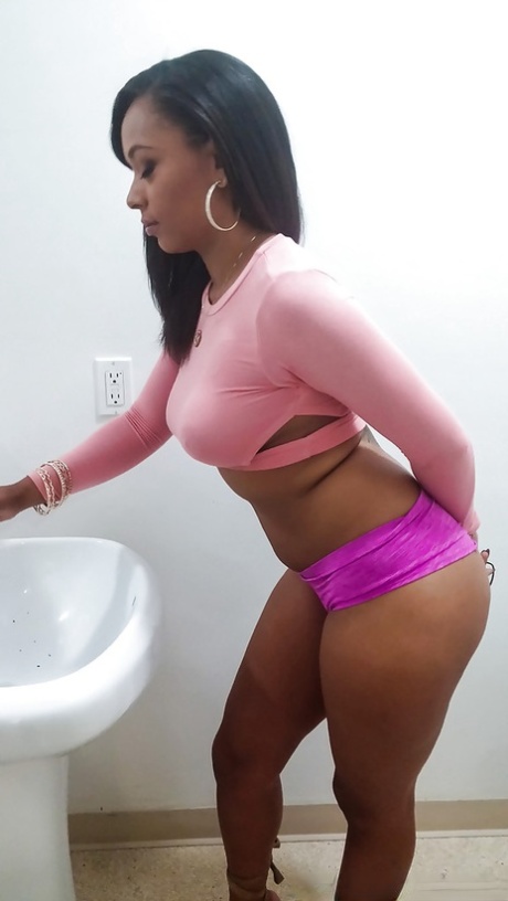 Curvy Black Chick Porsha Carrera Taking Selfies Of Her Big Black Tits
