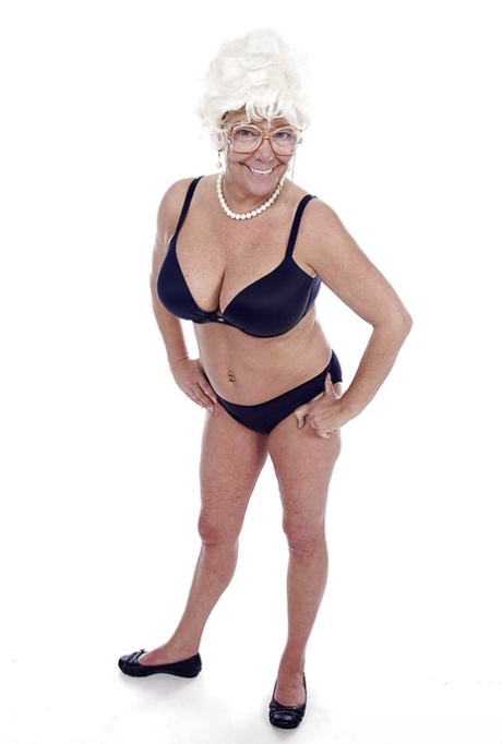Granny Pornstar Karen Summer Modelling Fully Clothed Before Stripping Naked