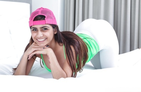 Busty Persian Babe Mia Khalifa Strips Off Yoga Outfit For Nude Photos