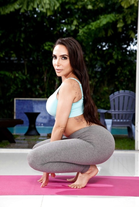 Curvy Latina MILF Lela Star And Her Bog Booty Working Out In Yoga Pants